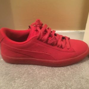 Red Pumas